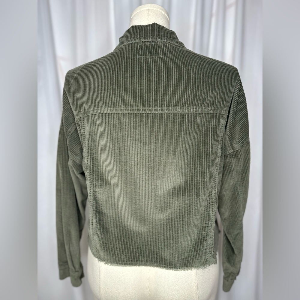 American Eagle Outfitters Women's Olive Green Cor Cropped Shacket (925) - Picture 4 of 10